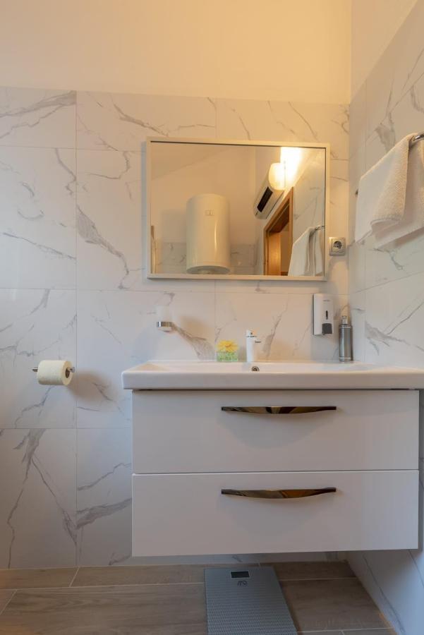 Cartolina Di Mare Apartment Подстрана Екстериор снимка